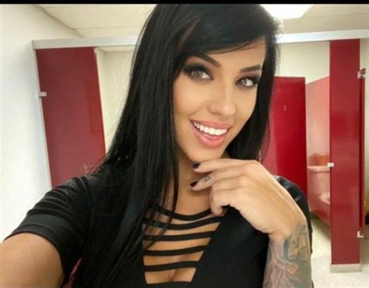 Alex Zedra Wiki, Age, Husband, Measurements