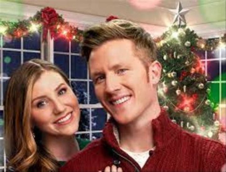 Casey Elliott Actor wikipedia Age, Boyfriend And Siblings