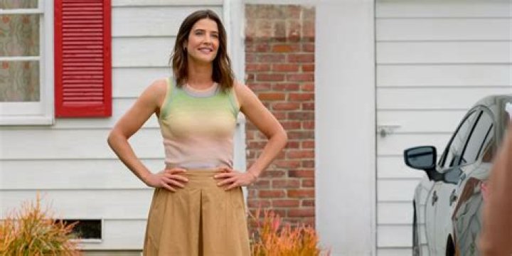 Cobie Smulders Twitter Page Shows us a little about the Actress