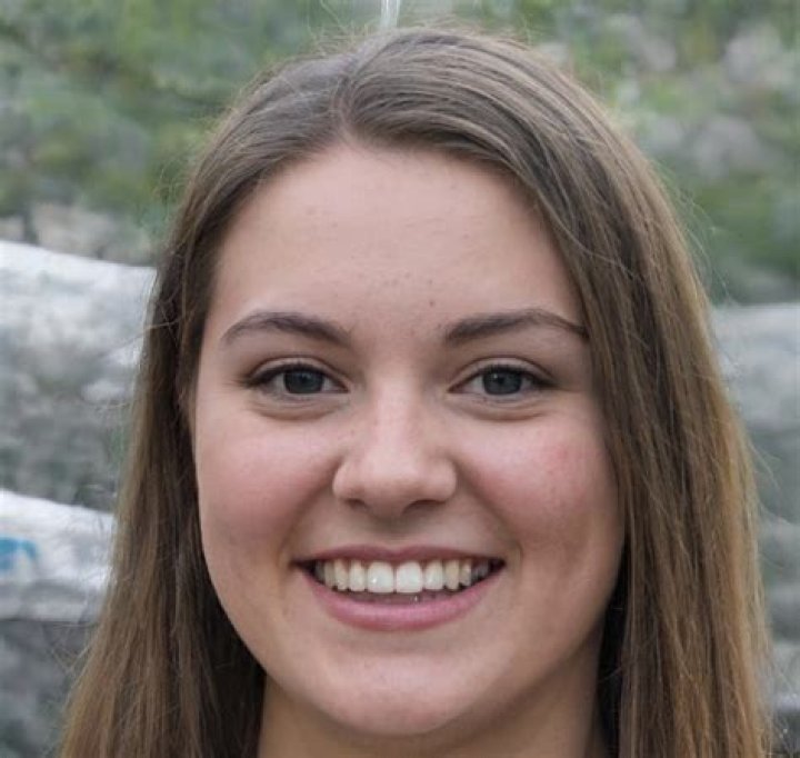 Emily Tosta Wiki, Age, Ethnicity, Boyfriend, Now