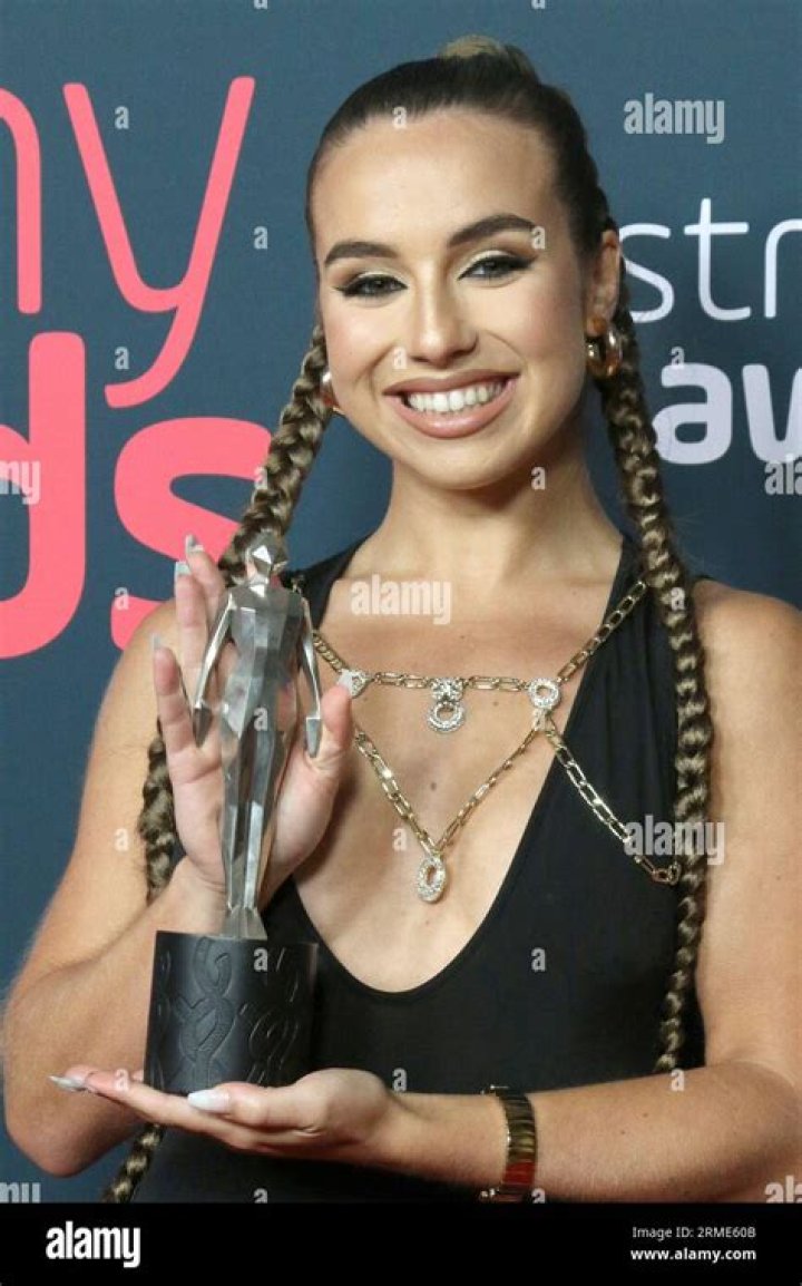 Enola Bedard Pets - Celebrity Pets