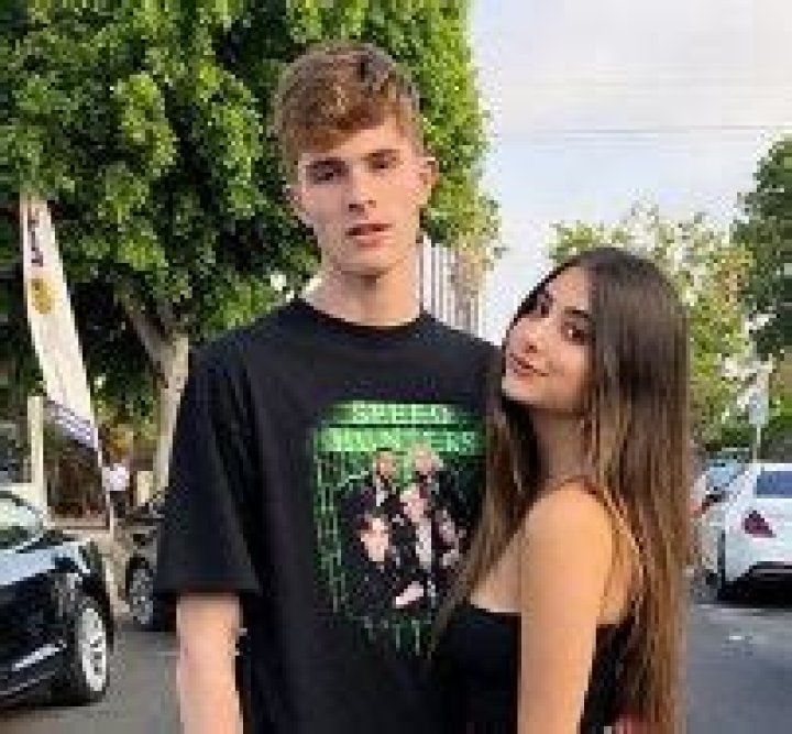 Famous youtuber Nicolette Gray is currently rumored to be dating Blake Linder