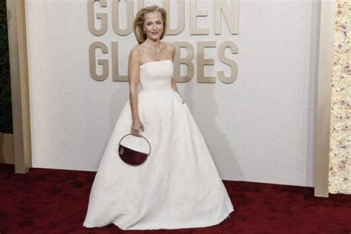 Golden Globes: Gillian Anderson's dress with '42 vaginas' just won award show fashion