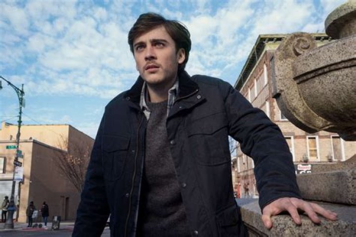 How tall is the Cal Stone actor in Manifest?