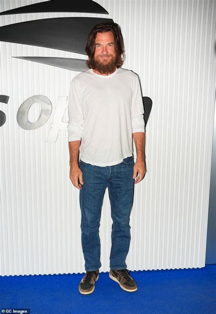 Jason Bateman Height - CelebsHeight.org