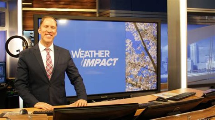 Know about the meteorologist Stephanie Walker's Husband, Children, Age, Education, and Net Worth.