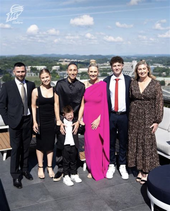 Married life of Diana Taurasi and Penny Taylor. Meet Son, Leo Michael Taurasi- Taylor