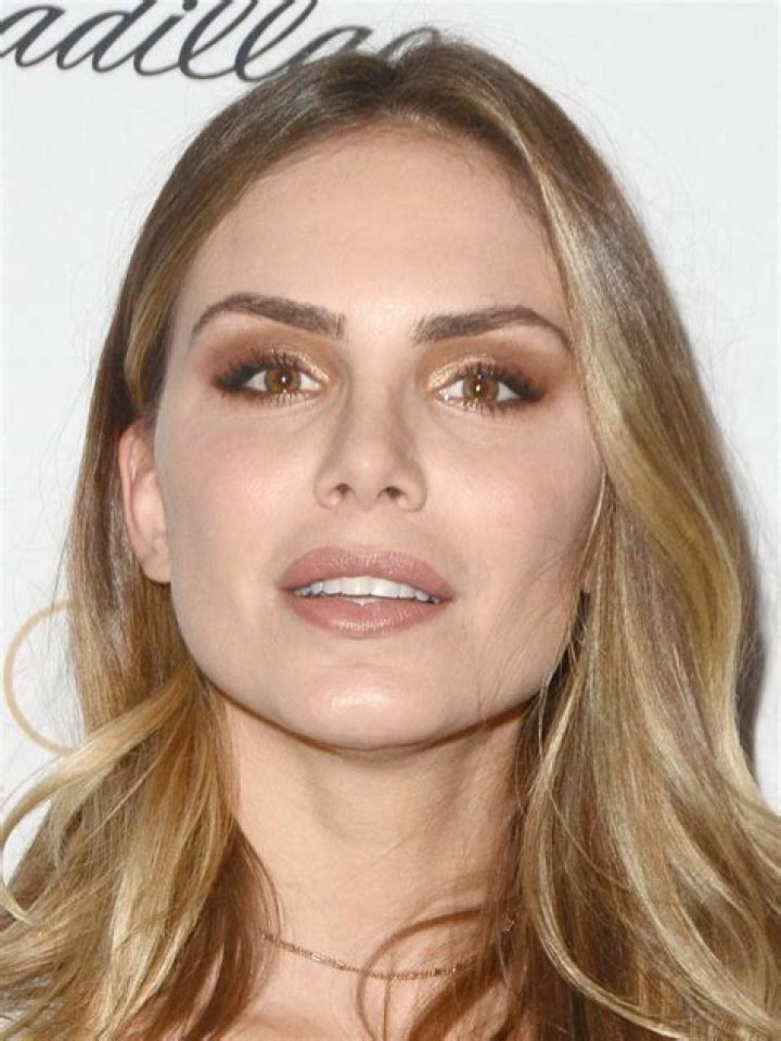 Nina Senicar Height - CelebsHeight.org